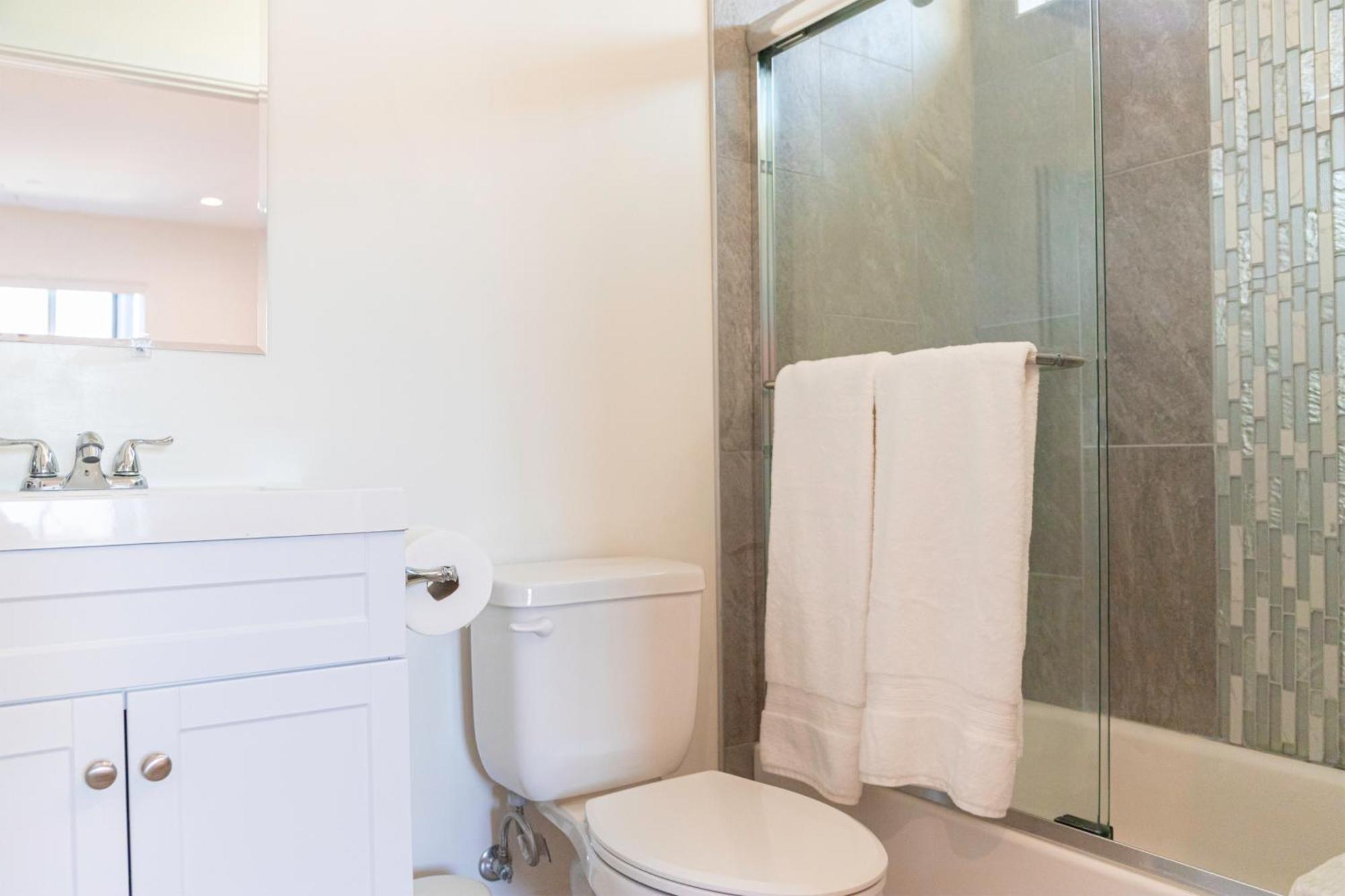Appartement Brand New 5-Bedroom House 2 Free Parkings