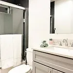 Brand New 5-Bedroom House 2 Free Parkings
