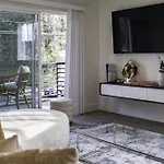 Brand New 5-Bedroom House 2 Free Parkings