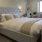 Brand New 5-Bedroom House 2 Free Parkings