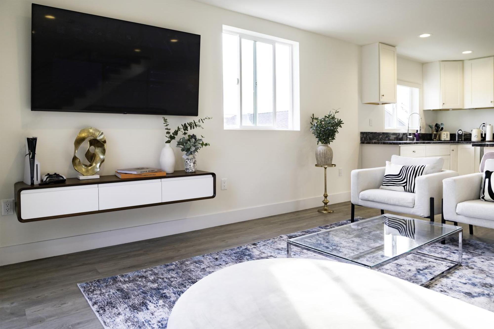 Brand New 5-Bedroom House 2 Free Parkings Apartment Los Angeles