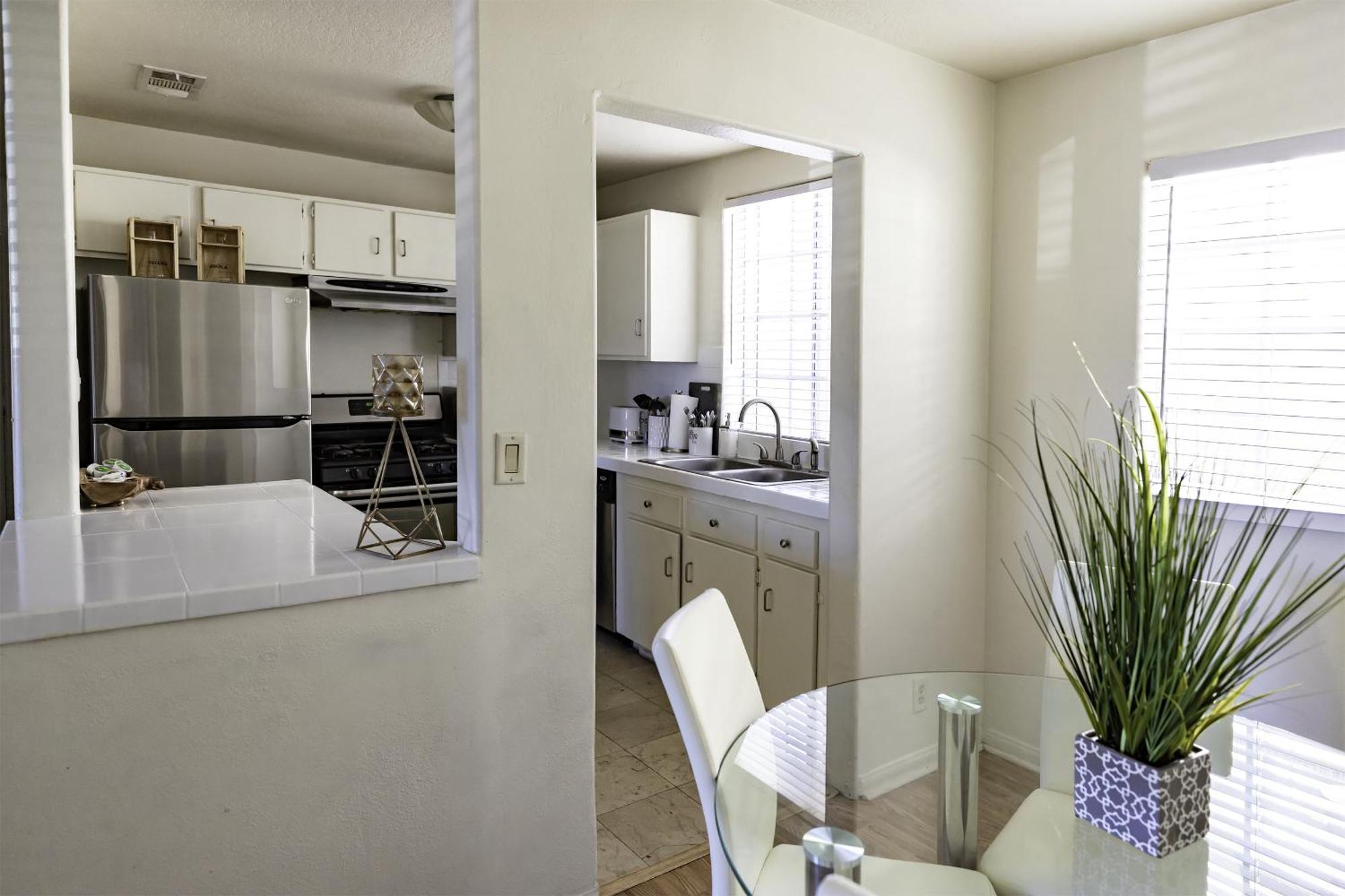 Apartment Brand New 5-Bedroom House 2 Free Parkings *