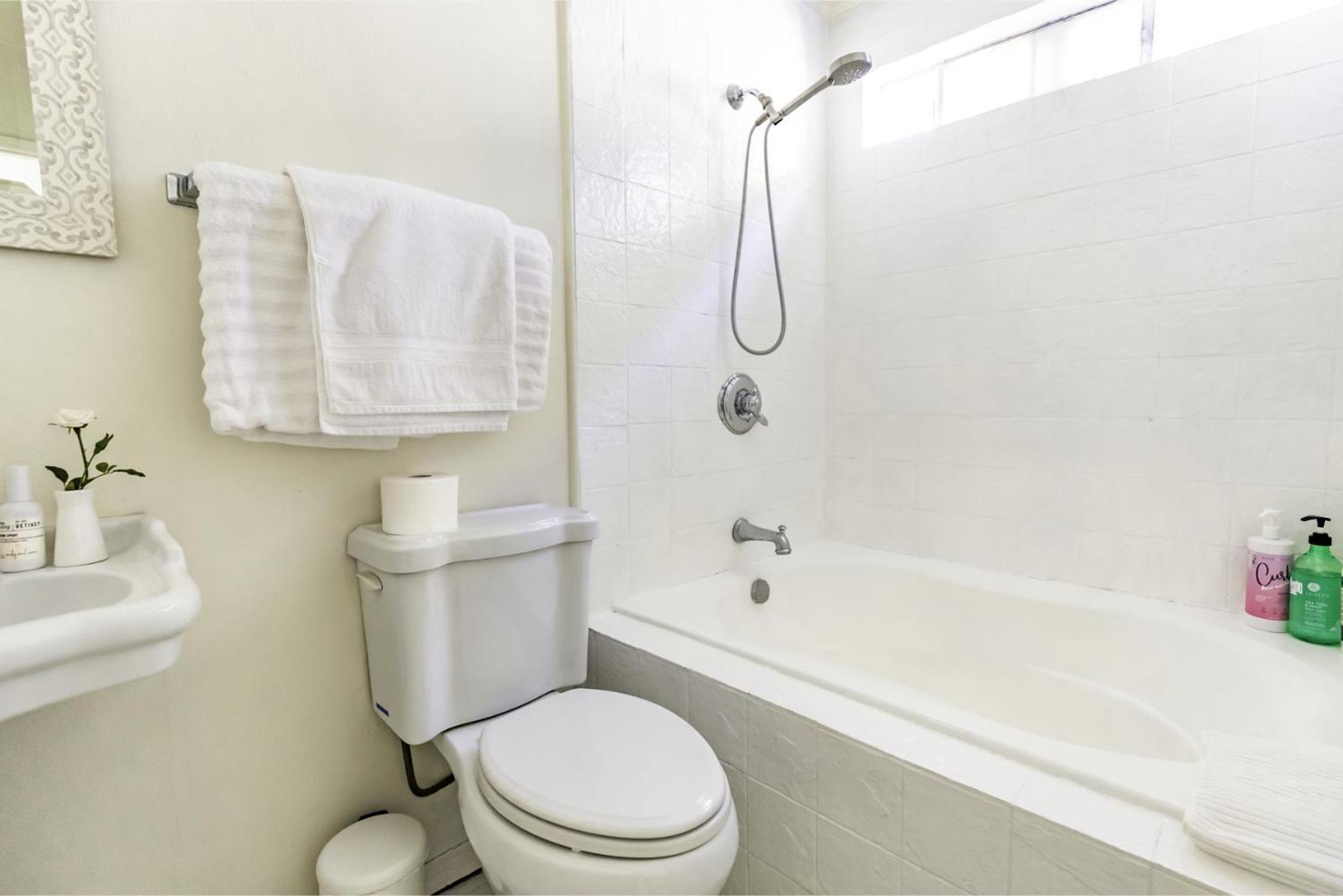 Brand New 5-Bedroom House 2 Free Parkings Apartment Los Angeles