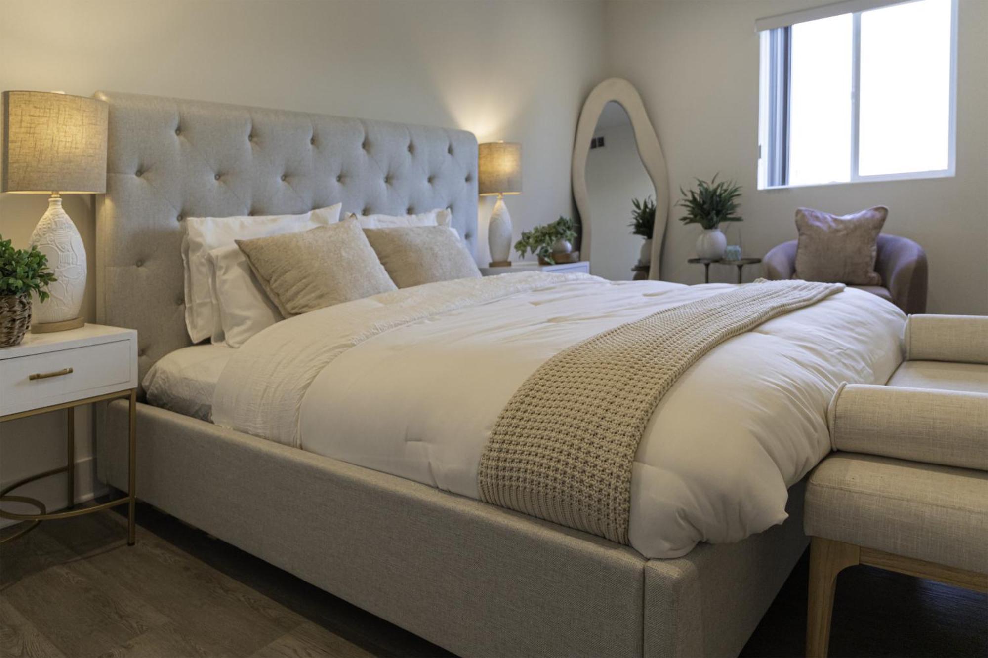 Brand New 5-Bedroom House 2 Free Parkings Apartment *